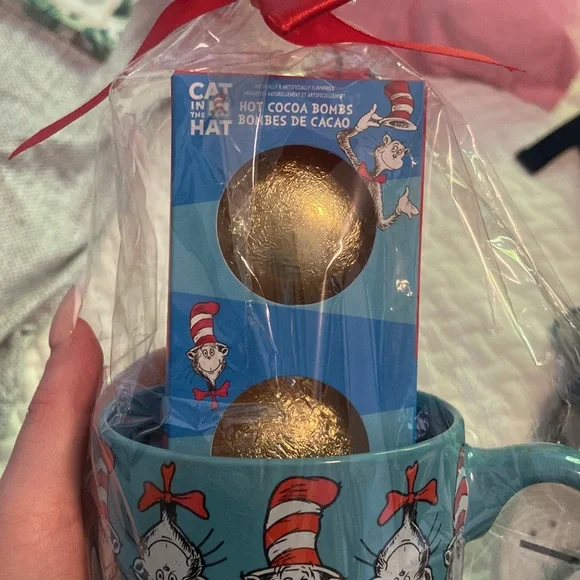 Dr. Seuss Cat In The Hat Hot Cocoa Bombs Mug Set - Picture 2 of 9